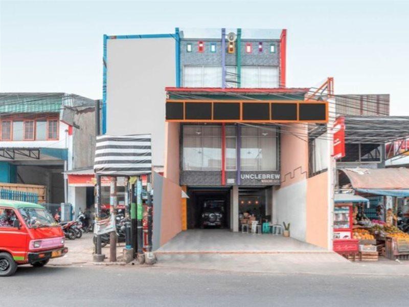 Reddoorz Near Plaza Gede Bekasi