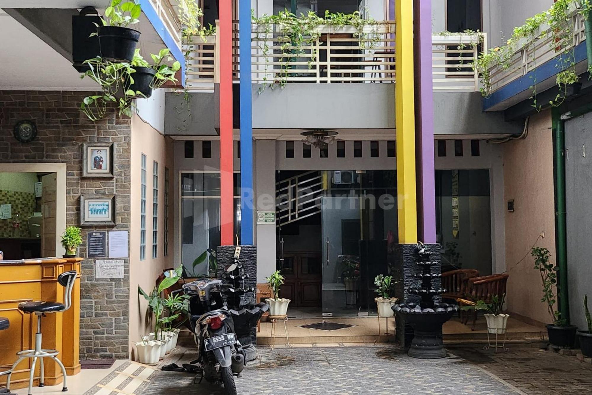 Reddoorz Near Plaza Gede